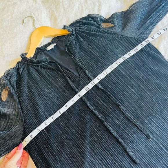 Joie blouse NWOT L black metallic split neck blouse with cami liner and sheer sl - Picture 3 of 7